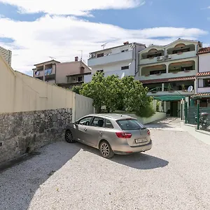  Apartment Nada